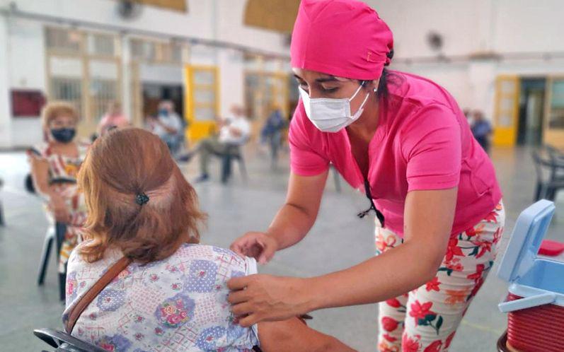 El Iosep comenzaraacute  a vacunar hoy contra  la gripe a sus afiliados