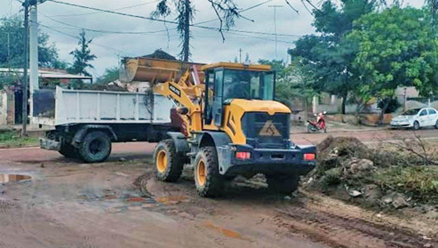 Realizan limpieza y erradicacioacuten de micro basurales en distintos sectores de la ciudad