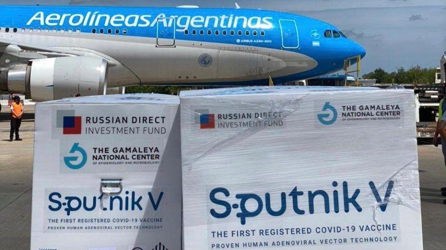 Llegaron al paiacutes unas 500 mil dosis de vacunas Sputnik V