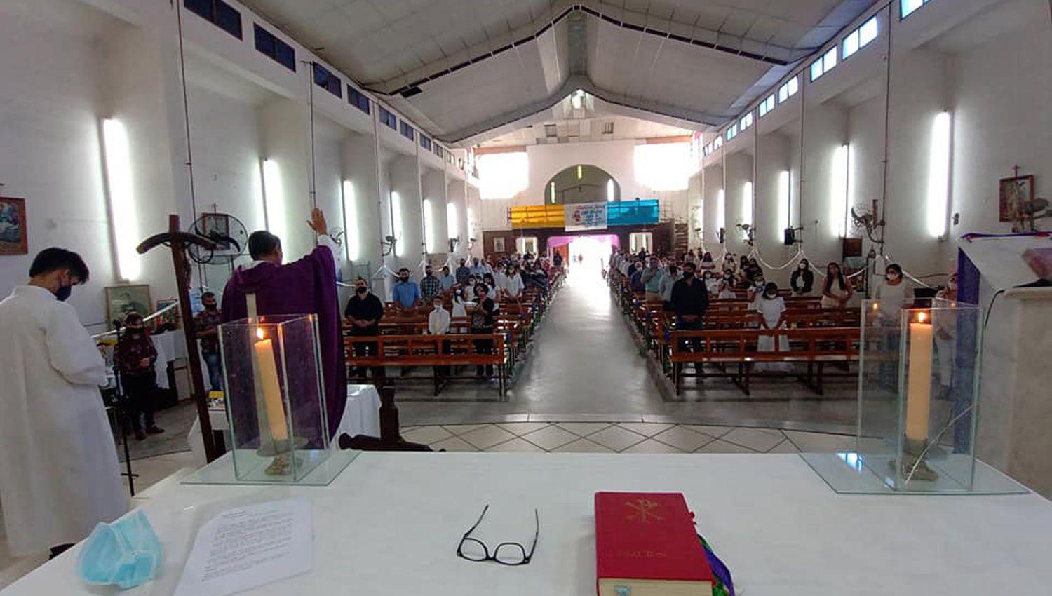 Cristo Rey adhiere a la reduccioacuten al 30-en-porciento- de su capacidad en el templo