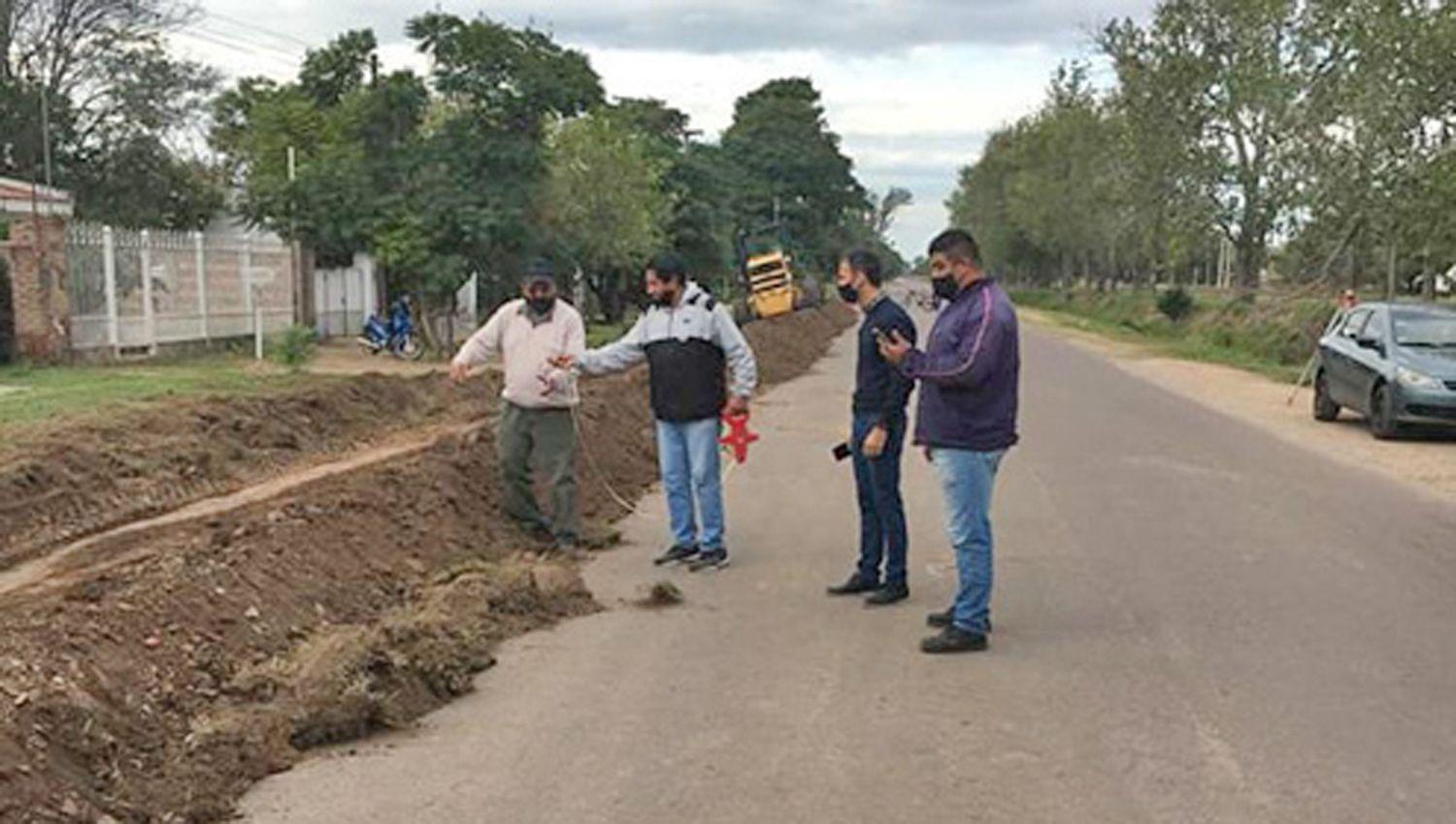 Destacan la construccioacuten de 400 metros de cordoacuten cuneta en la ciudad de Fernaacutendez