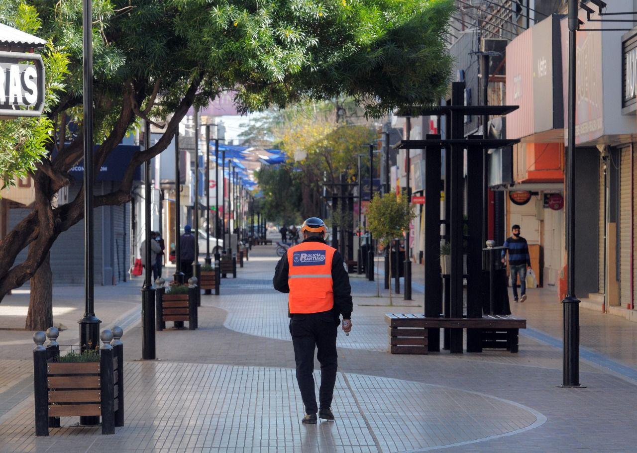 La Policiacutea de Santiago del Estero y el Ministerio Puacuteblico Fiscal salieron a controlar el cumplimiento de las restricciones