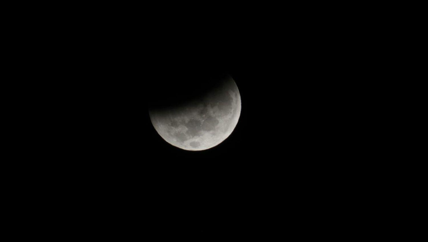 Superluna luna llena y ldquoluna de sangrerdquo- tres fenoacutemenos en uno que se vieron este mieacutercoles