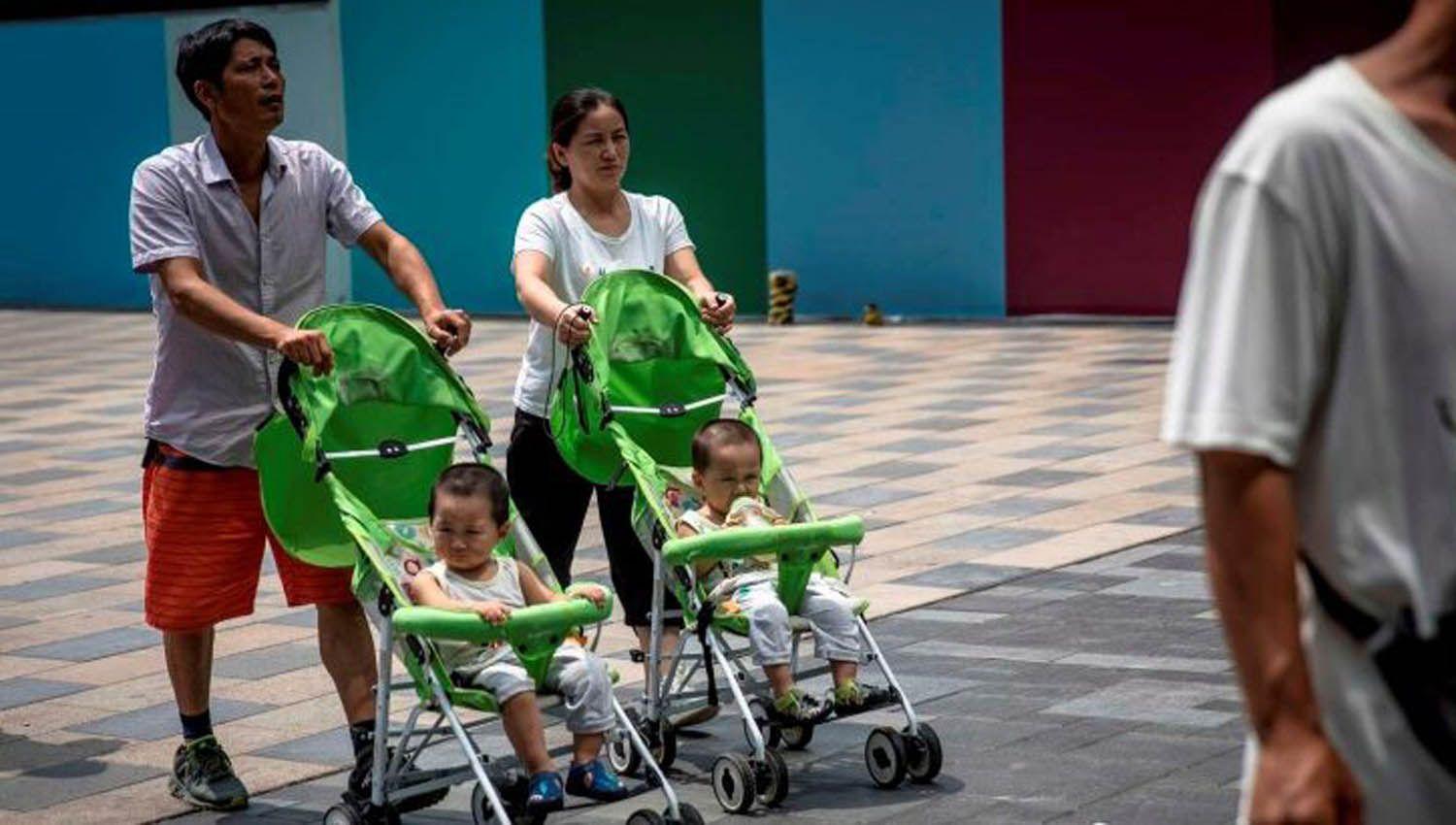 Histoacuterico- China autoriza tener tres hijos por familia