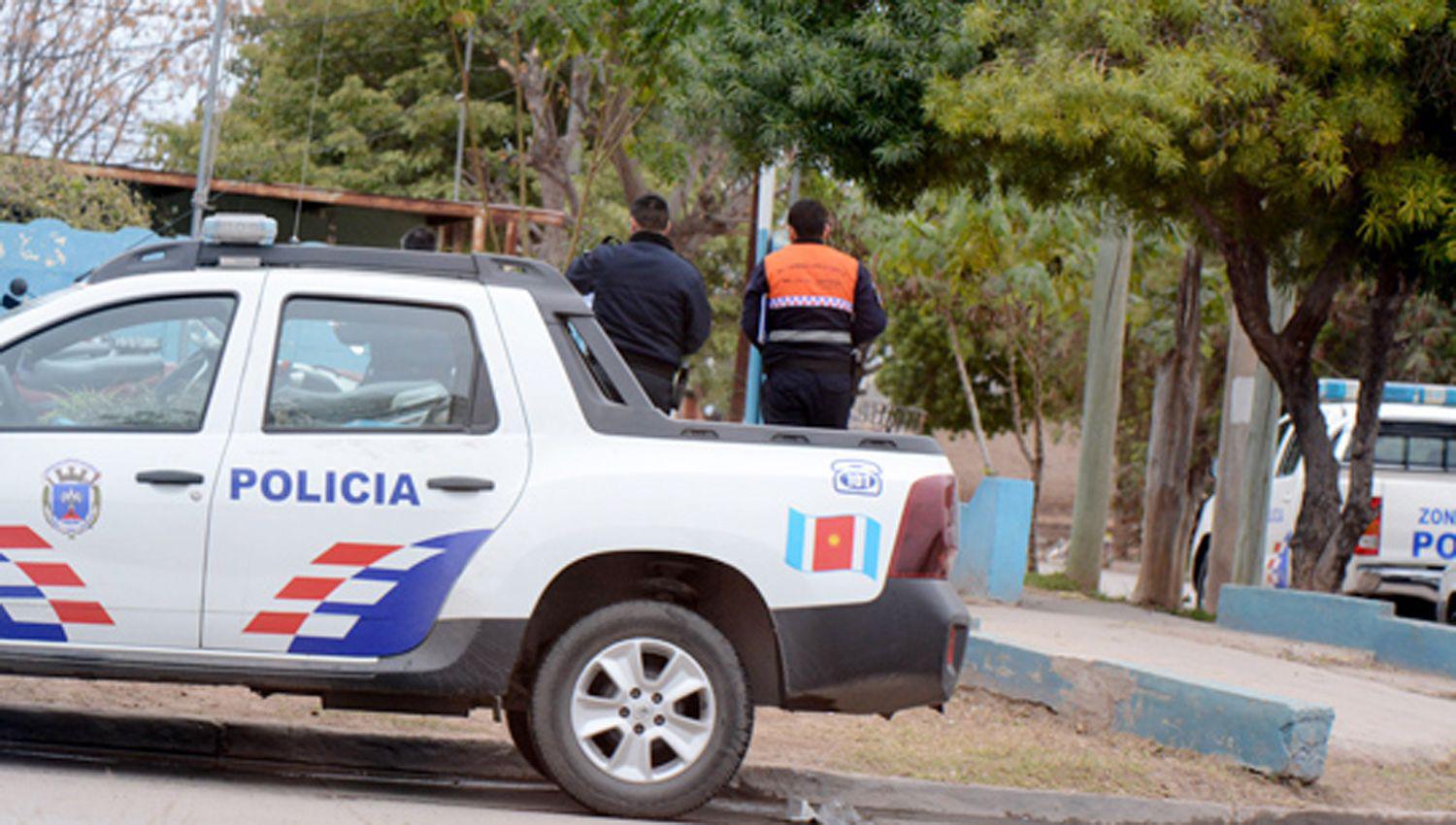 Detuvieron a un joven que destruyoacute la ventana de la casa de su ex y la golpeoacute