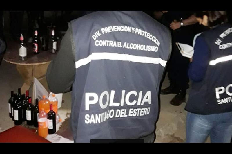 La policiacutea desarticuloacute reuniones no autorizadas en barrios de la ciudad Capital