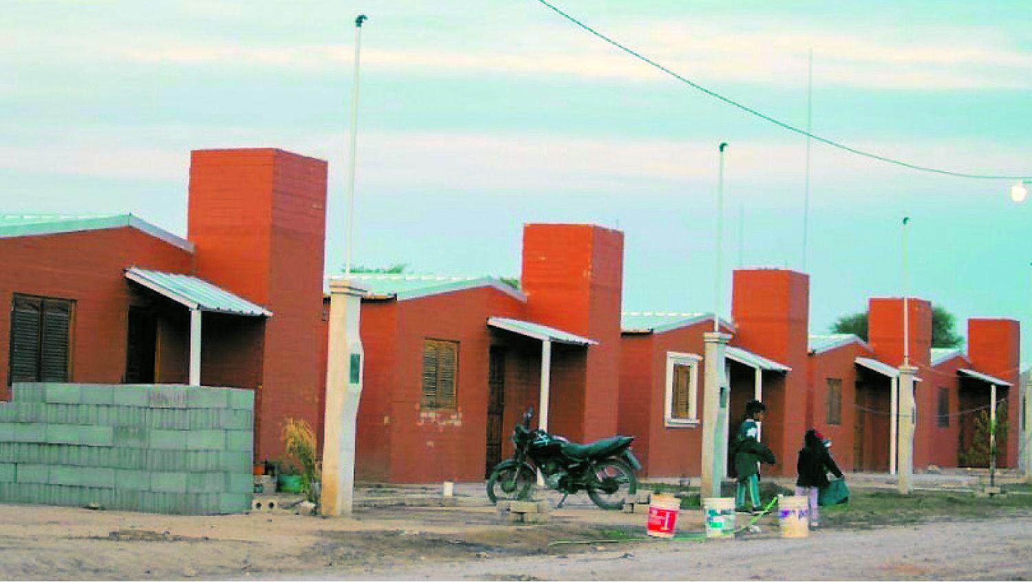 Maacutes de 300 familias beneficiadas con el programa habitacional