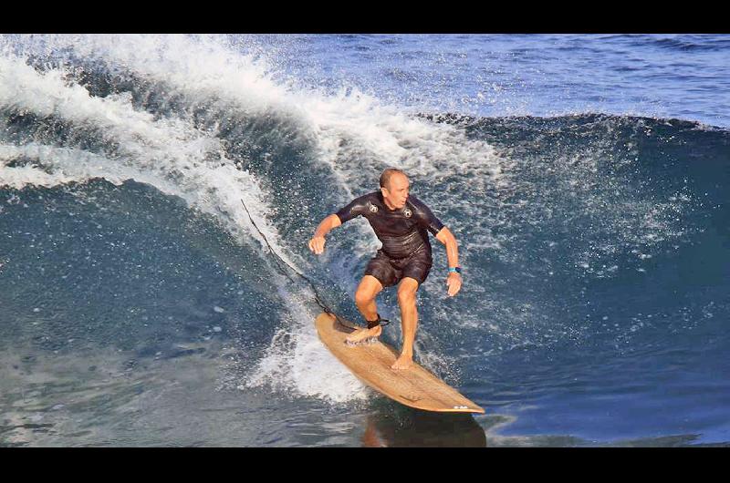 La historia de coacutemo un argentino logroacute que el surf sea oliacutempico