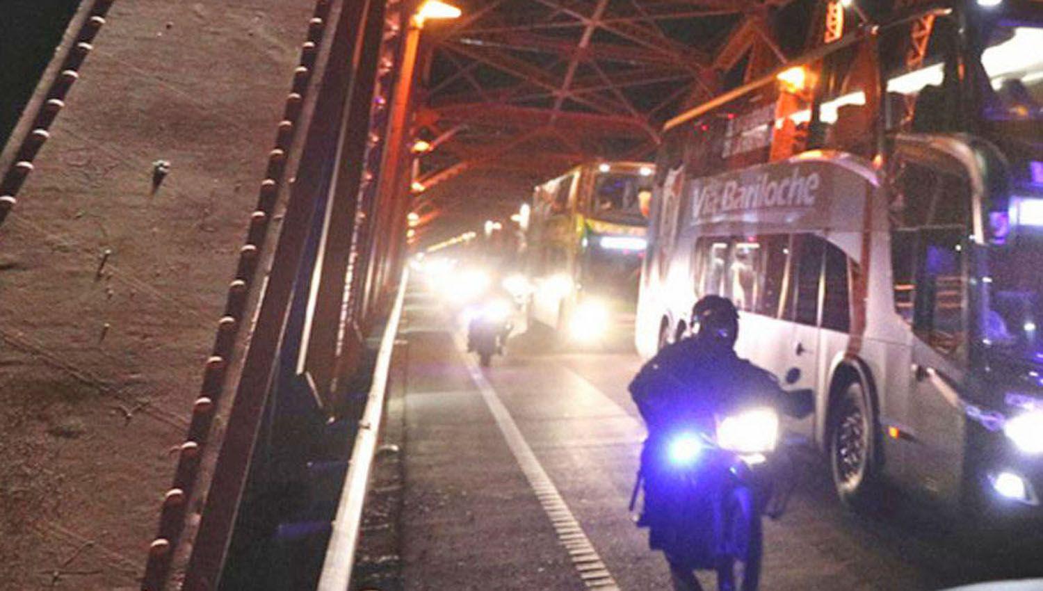 La víctima circulaba por inmediaciones del Puente Carretero cuando fue sorprendida por los delincuentes