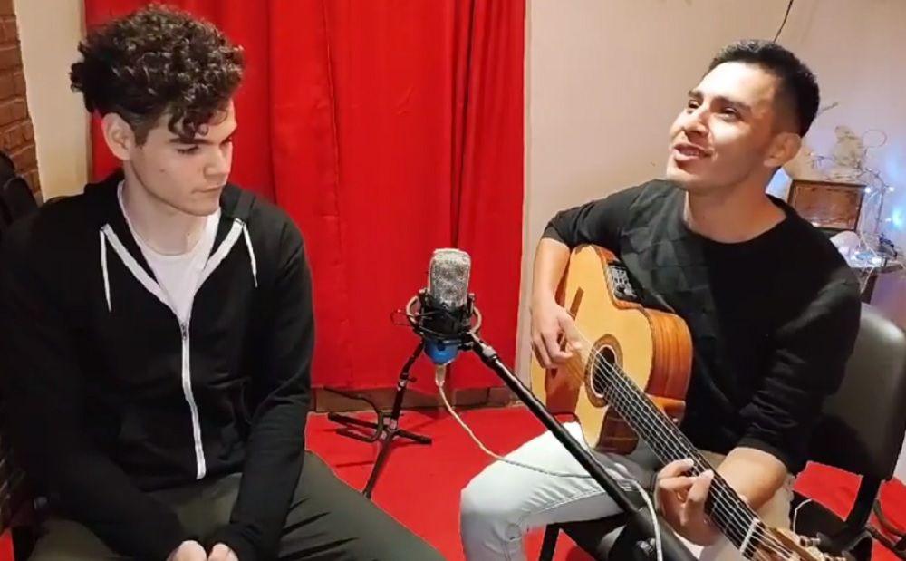 Pablo Araujo y Santi Costas aprovechan el encuentro en La Voz para despuntar el arte de cantar