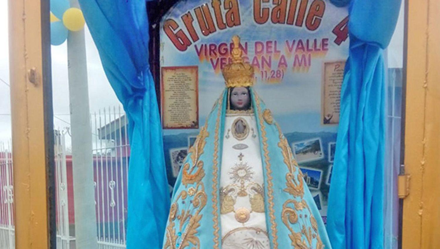 Con presencia del Manto Sagrado celebran 1 antildeo de la gruta de la Morenita