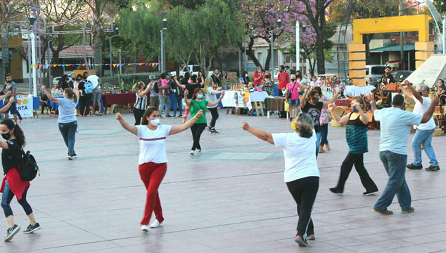 Habr msica y baile en plazas barriales