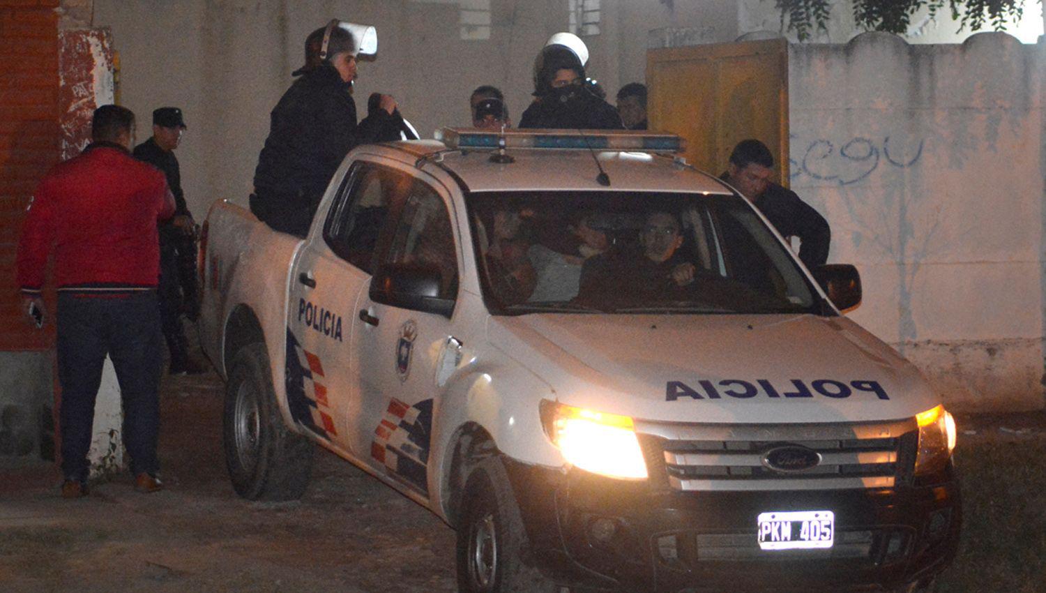 Por orden de la Dra Jerez la policía se hizo presente en la
casa del uniformado y lo puso tras las rejas