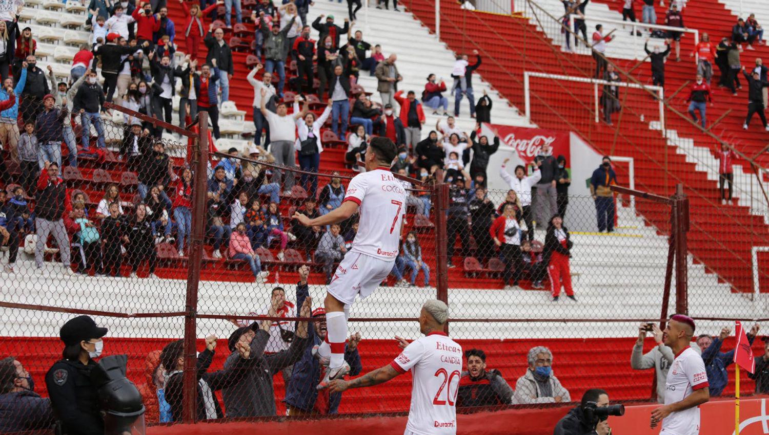 Huracaacuten vencioacute a Arsenal y le dio una alegriacutea a su gente en el Ducoacute