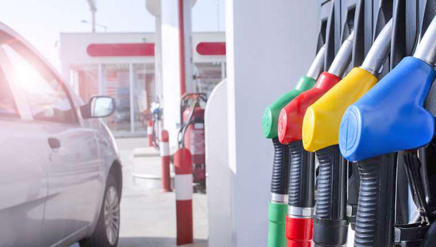 En Santiago 2 de cada 10 estaciones de servicio son blancas compran el combustible que luego venden a distintas petroleras