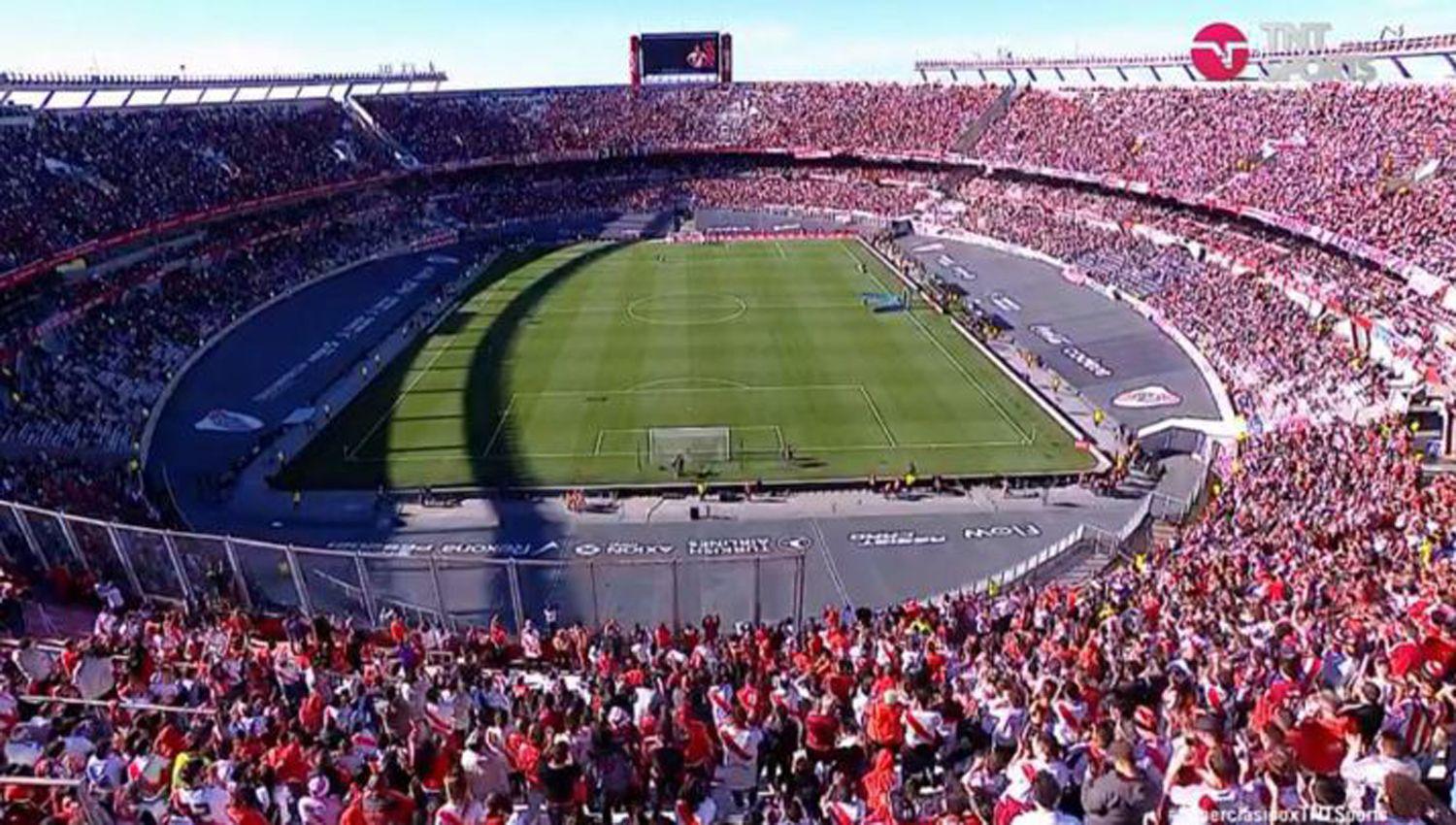 Oficial- vuelve el puacuteblico a los estadios con 100-en-porciento- del aforo