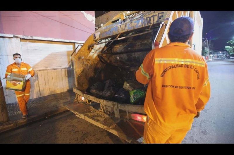 La Capital recordoacute que este lunes no habraacute recoleccioacuten de residuos por ser el Diacutea del Empleado Municipal