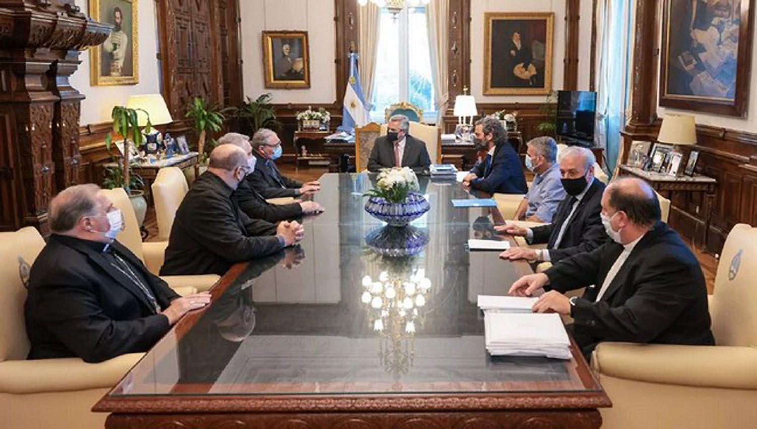 El presidente Fernaacutendez recibioacute a la Conferencia Episcopal Argentina