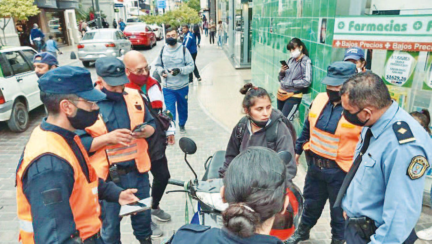 Quiso pagar con un billete falso y terminoacute presa