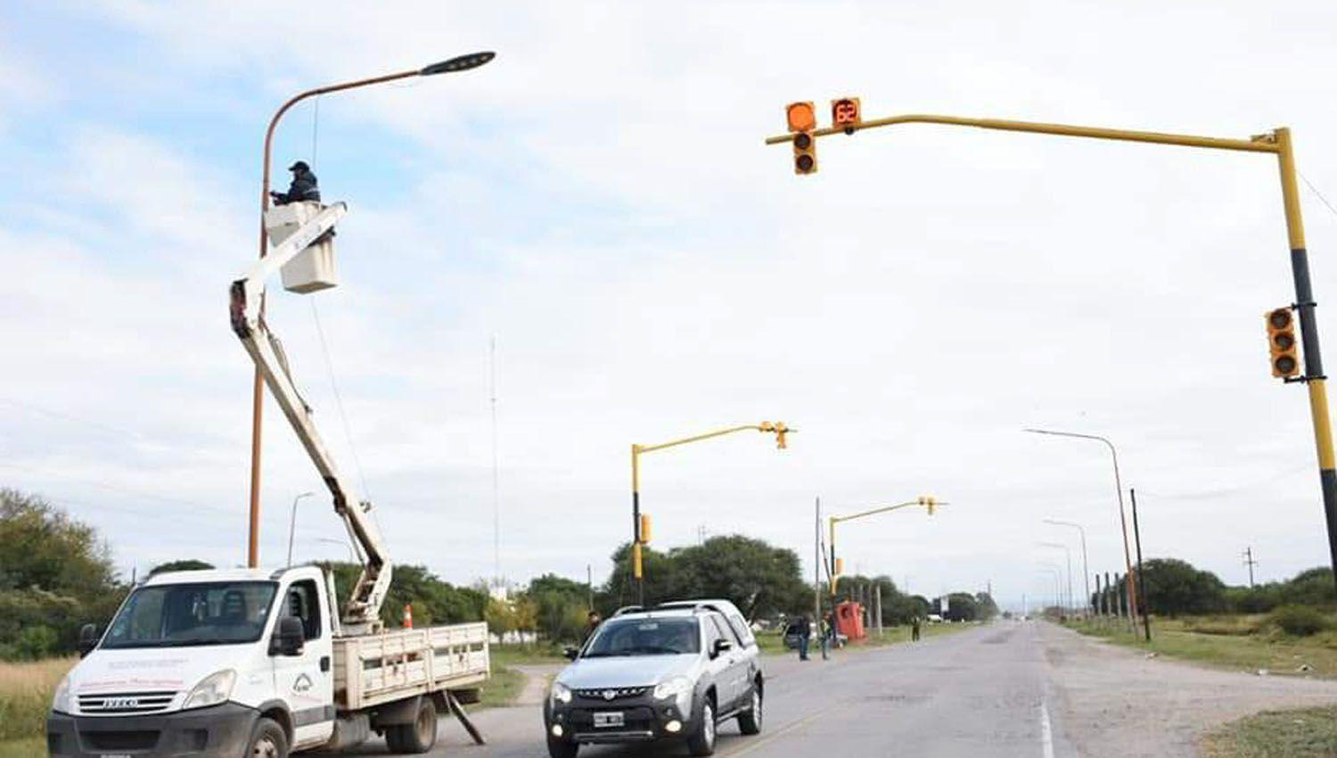 Se concretoacute la semaforizacioacuten en uno de los accesos a la ciudad de Friacuteas