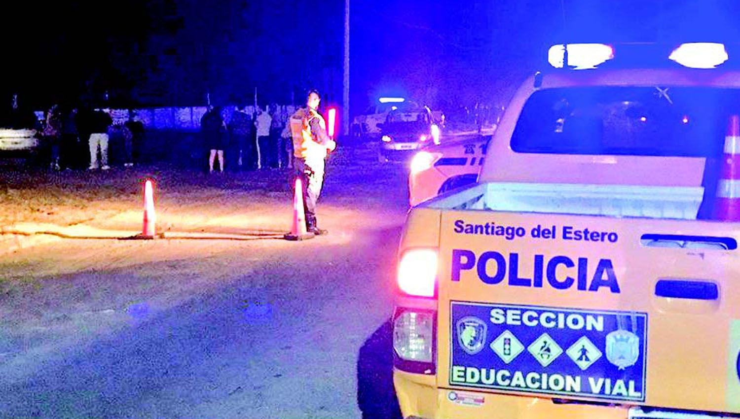 Dolorosa tragedia- un chico de 21 antildeos no pudo frenar su moto en una lomada derrapoacute y murioacute