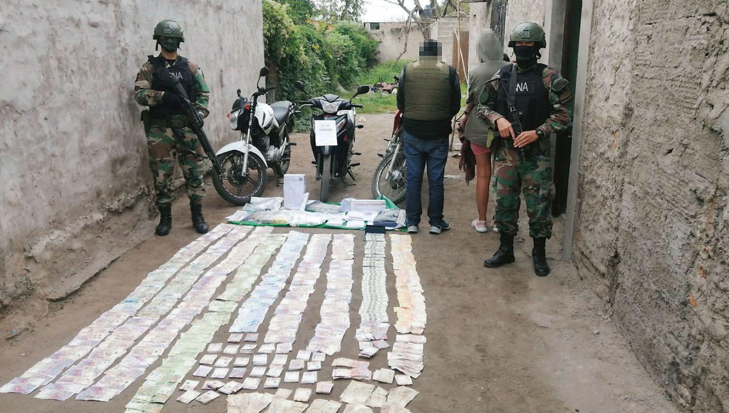 Desarticulan banda narco con allanamientos en Tucumaacuten y Las Termas de Riacuteo Hondo