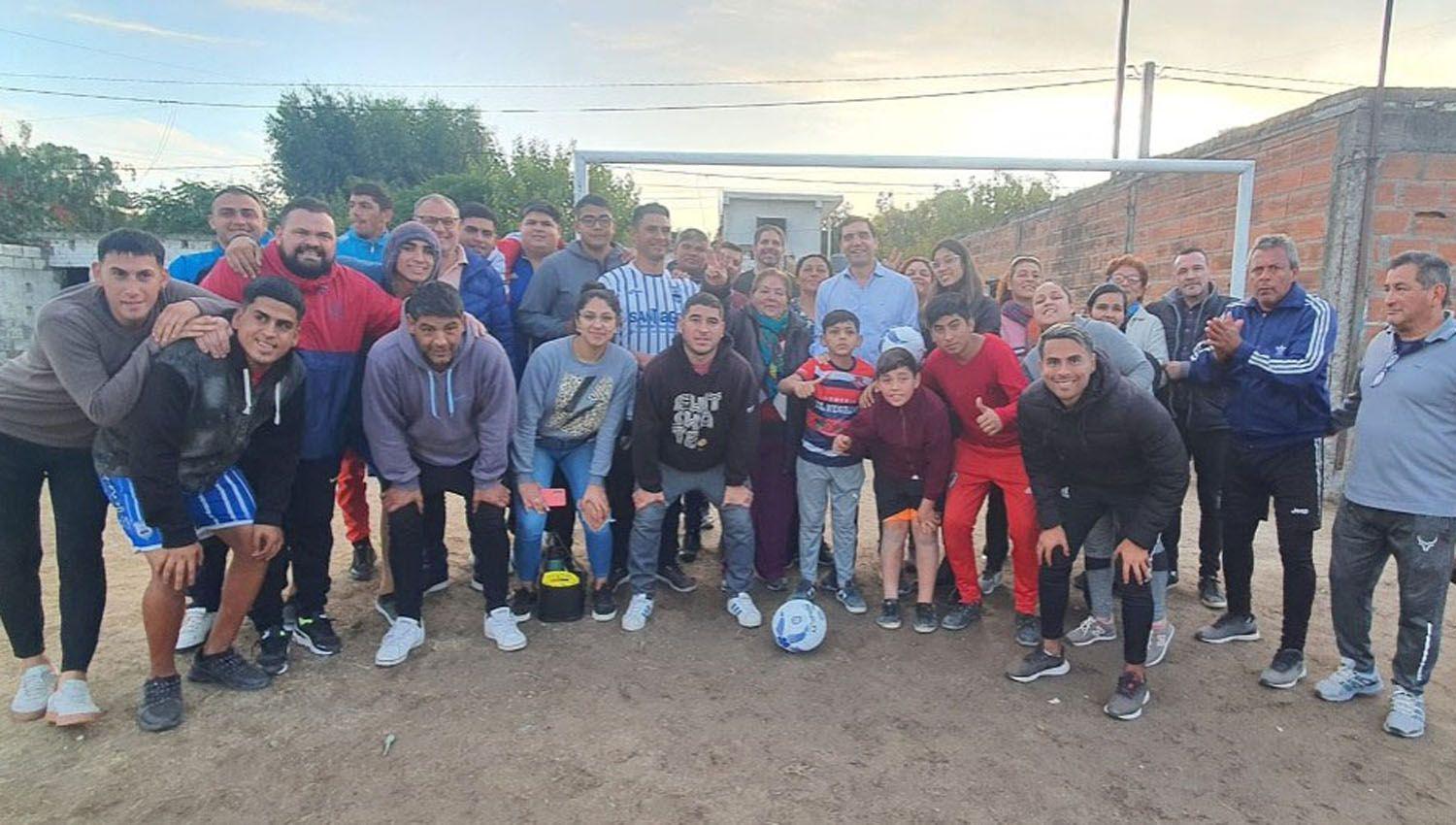 El intendente Mukdise entregoacute elementos al club Argentino de Las Termas