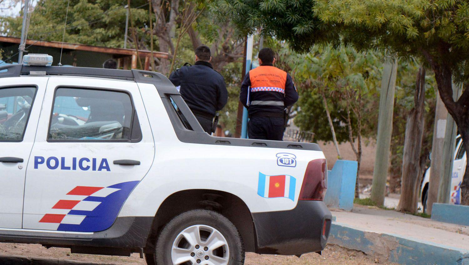 Motochorro arrebatoacute la cartera a una mujer e pleno centro bandentildeo