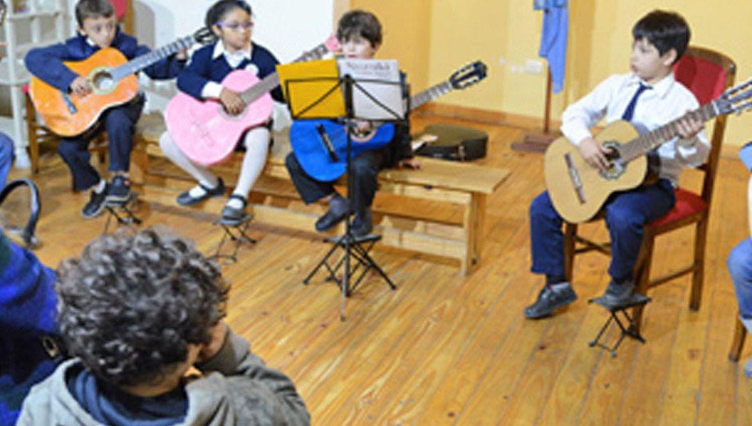 Organizan talleres de canto guitarra y ukelele para las vacaciones