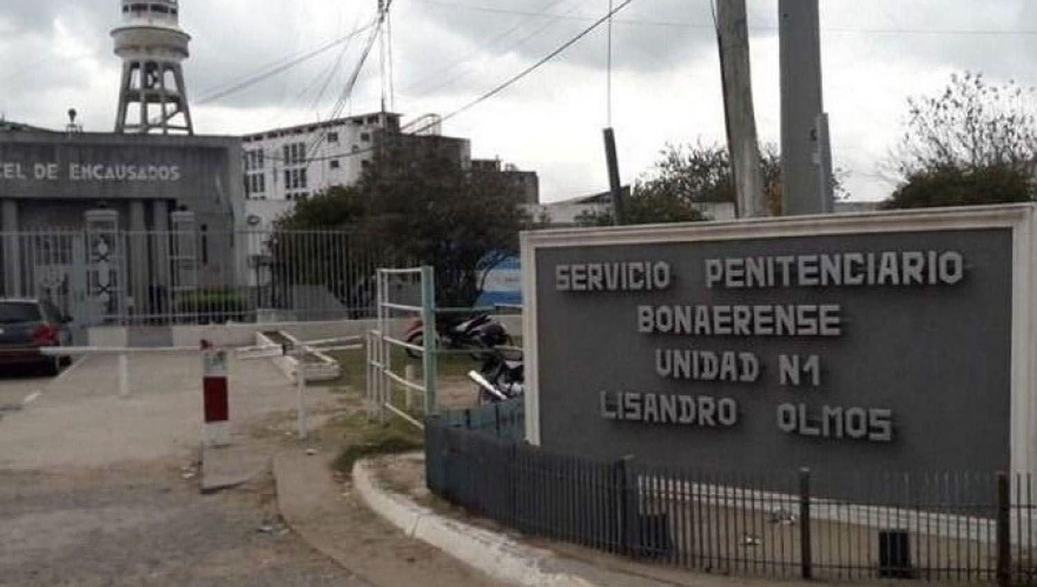 Un preso fingioacute que era un docente y se escapoacute de la caacutercel por la puerta principal