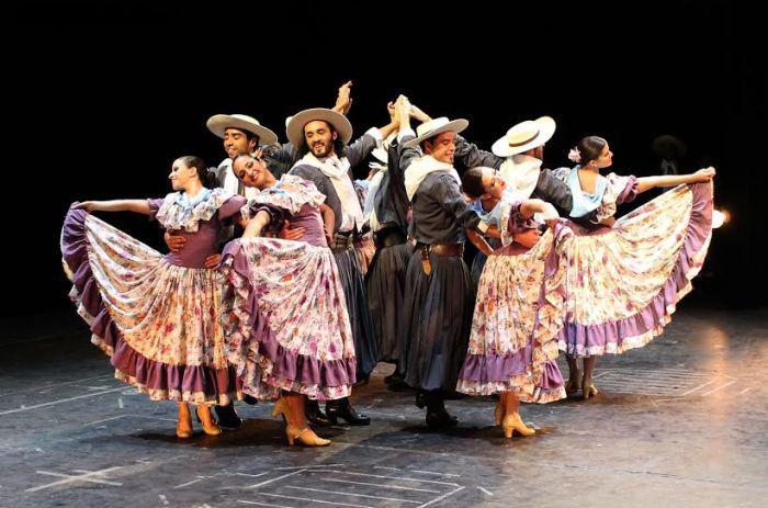 El Ballet Folcloacuterico Nacional llega a Santiago y su programador artiacutestico Rauacutel Marego habloacute sobre la gira