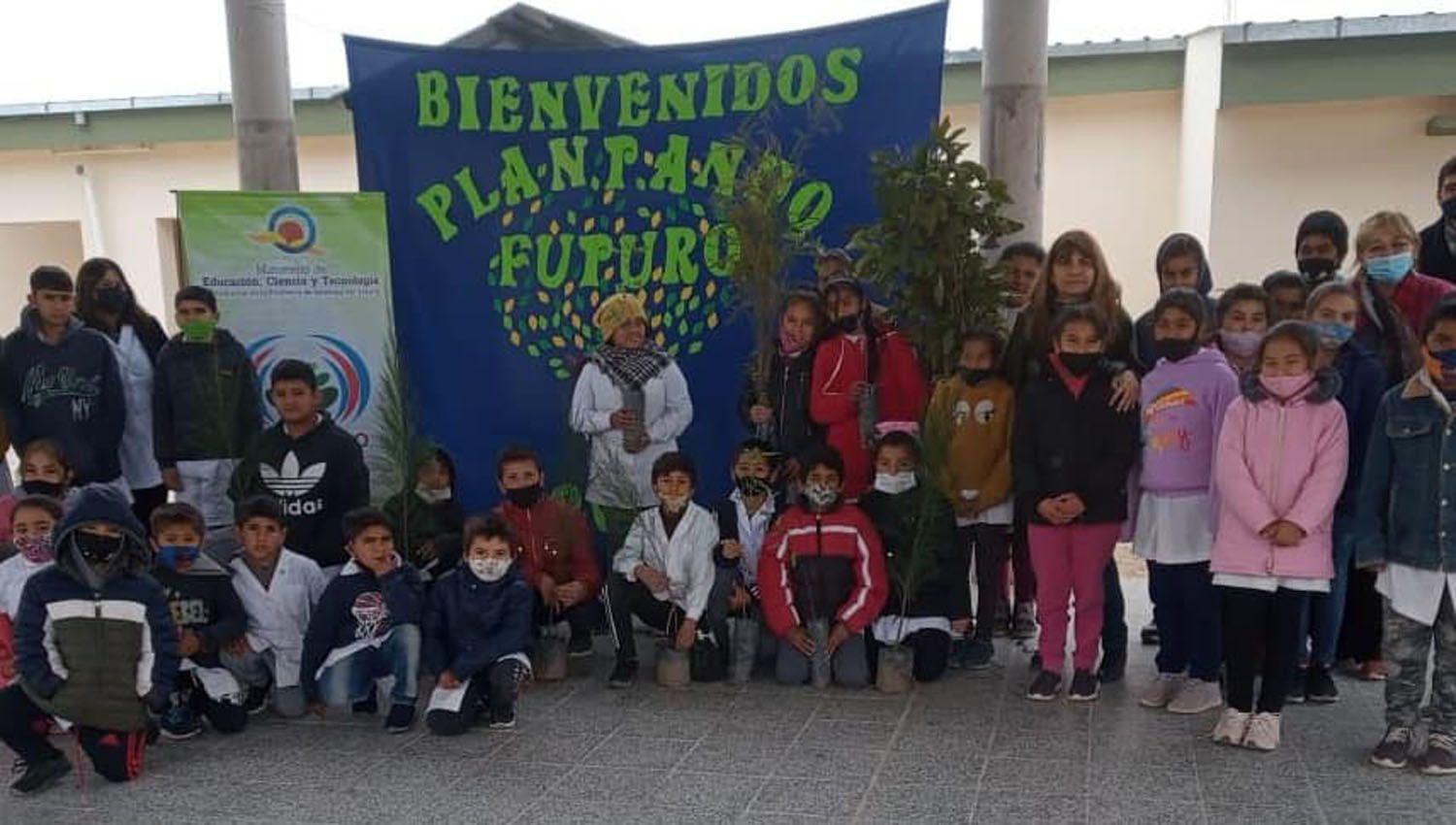 ldquoPlantando Futurordquo llegoacute a instituciones educativas del interior