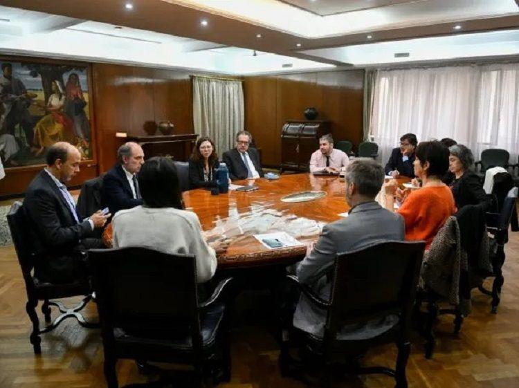 Finalizoacute la reunioacuten de Batakis con su gabinete econoacutemico- las medidas que anuncioacute