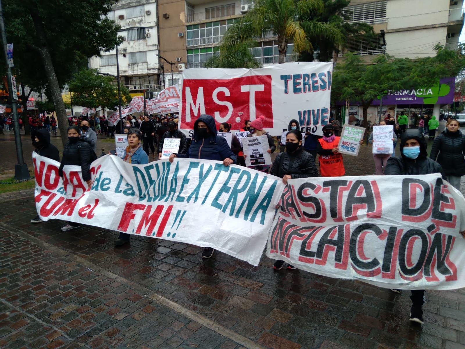 Movimientos Sociales copan las calles del centro santiaguentildeo