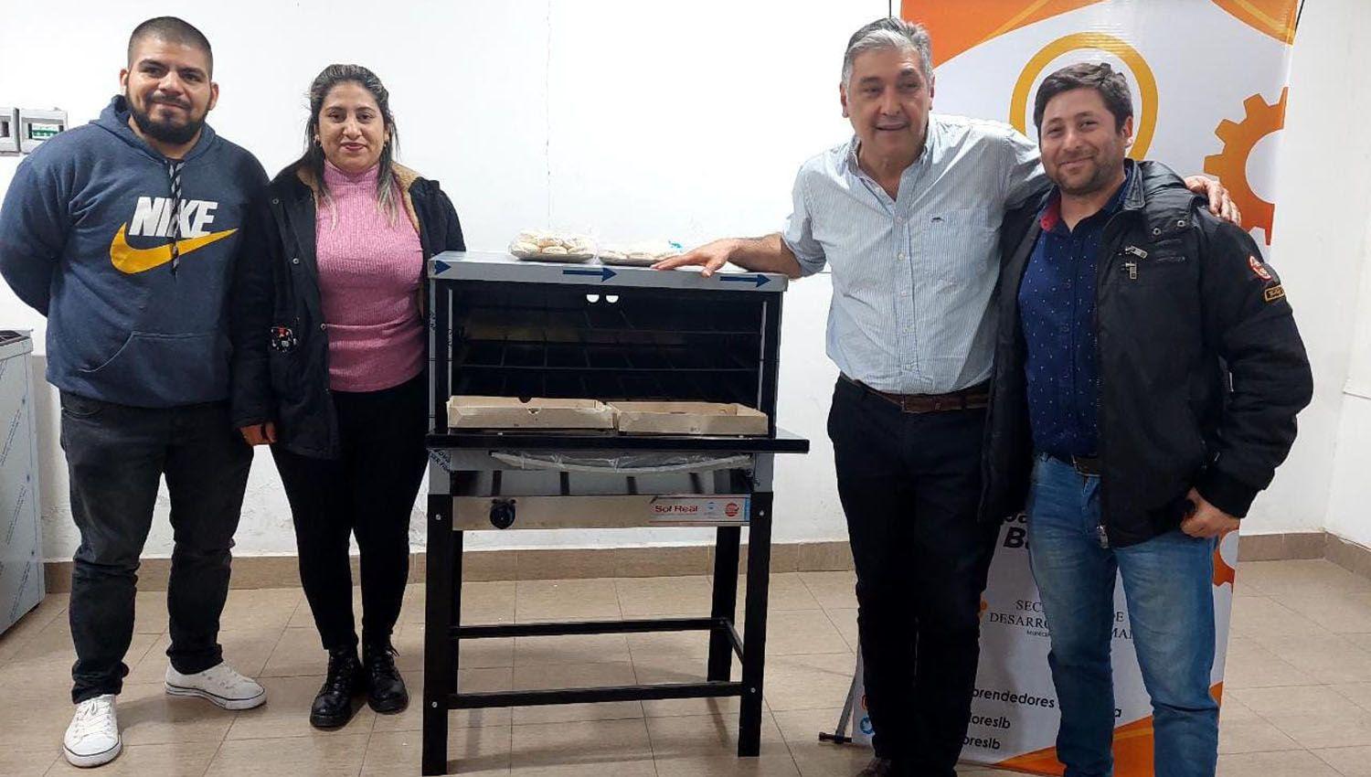 El jefe comunal entregoacute herramientas a emprendedores gastronoacutemicos bandentildeos