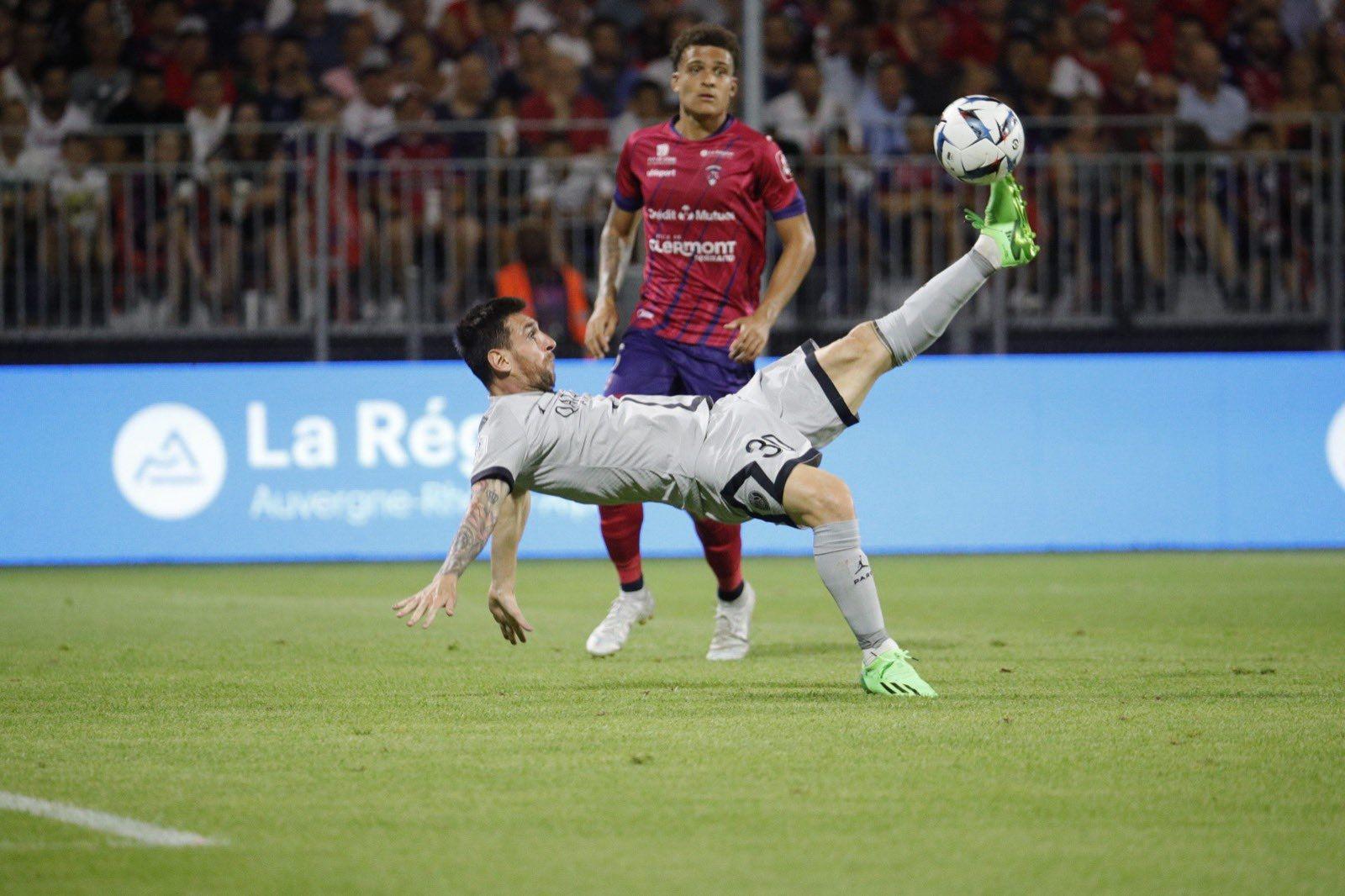 Con un golazo de Messi el PSG ganoacute en su debut en la Liga de Francia