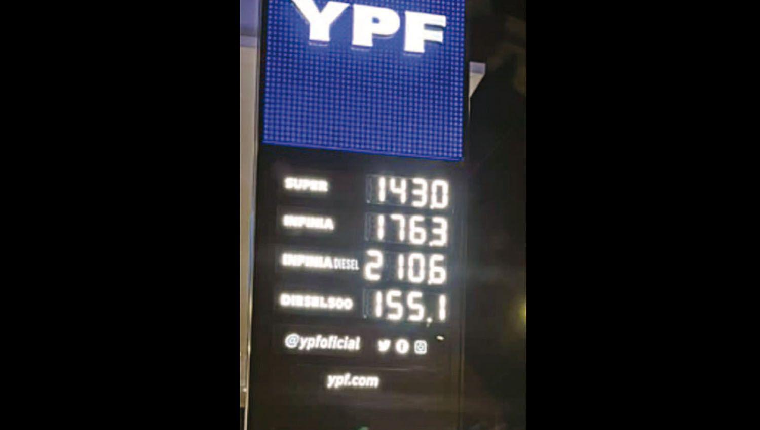 YPF anunció aumento del 8,5% en naftas, pero en Santiago del Estero subió  12% - En Santiago del Estero los surtidores amanecen con nuevos precios,  pero hasta el cierre de la edición