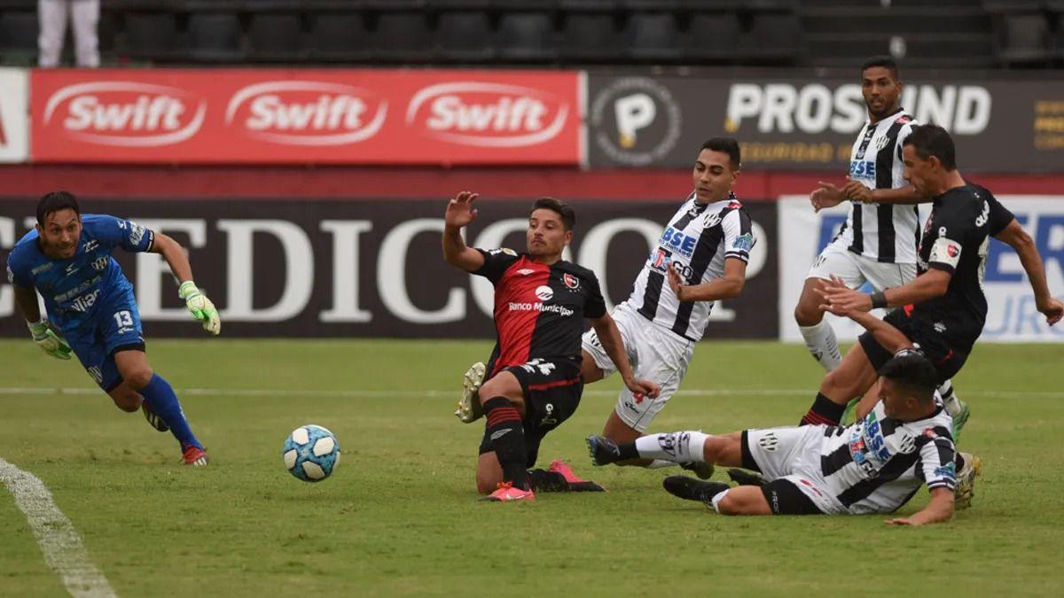 EL LIBERAL te lleva a ver Central Coacuterdoba vs Newells el proacuteximo 1010