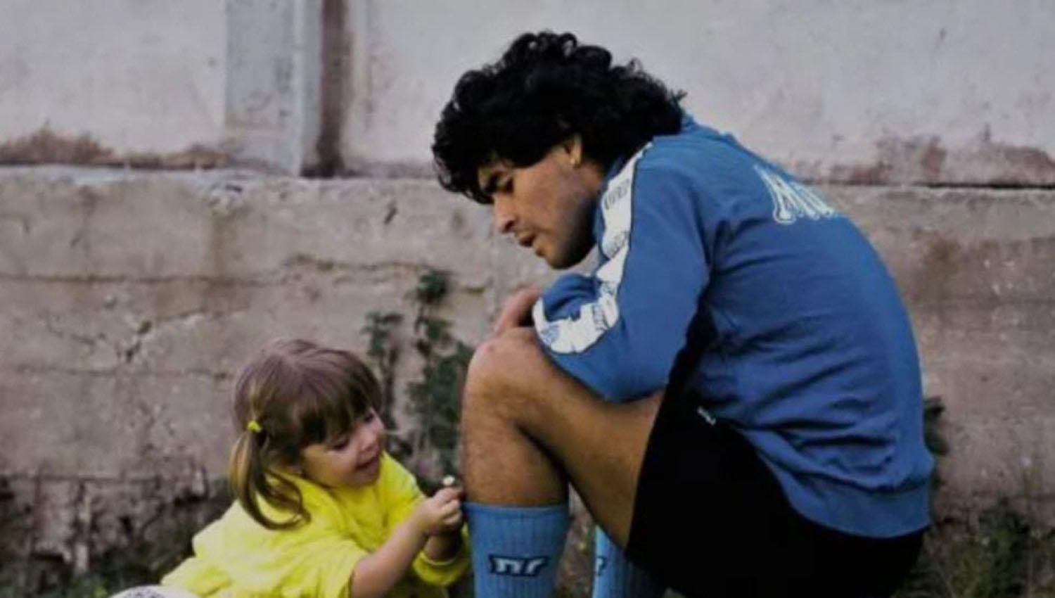 Dalma lanzoacute una emotiva cancioacuten para Maradona