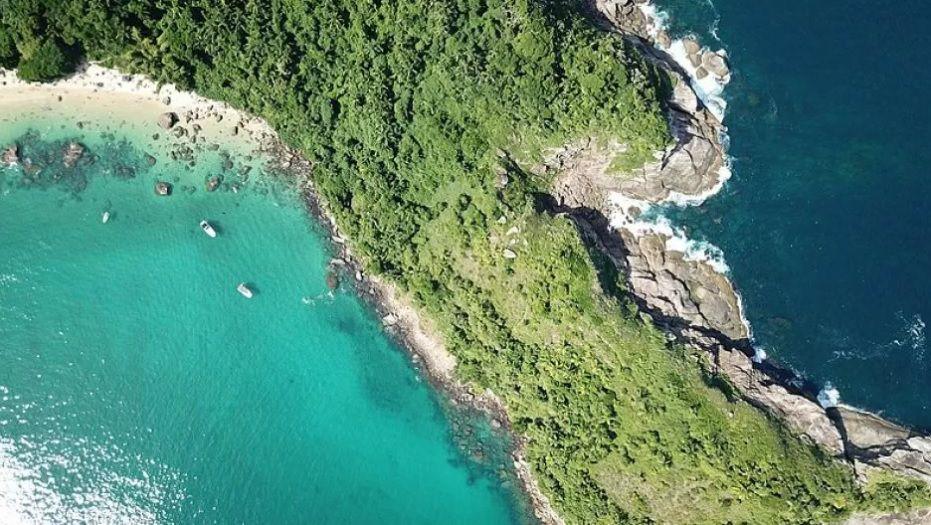 La playa de Brasil que no conoce ninguacuten argentino- solo entran 500 personas por diacutea y es una joya escondida