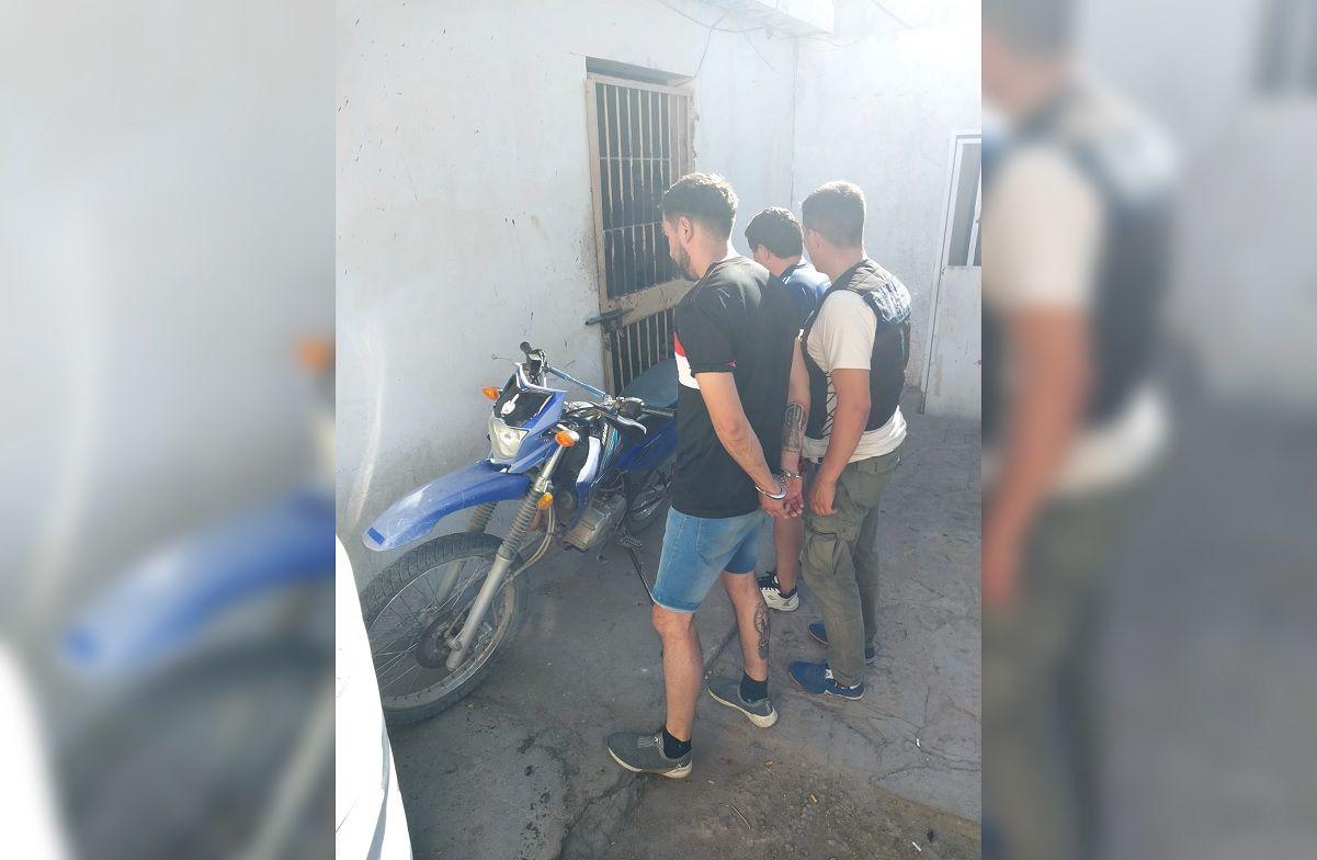 Allanamiento y detencioacuten de dos hombres acusados por el robo de 1300000