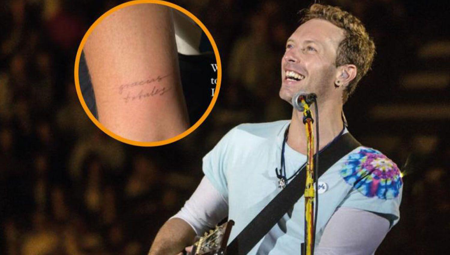 Chris Martin se tatuoacute Gracias Totales en el cierre de los shows de Coldplay