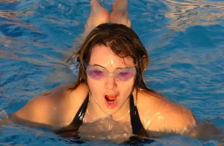 iquestCoacutemo protegemos los ojos en eacutepocas de piscinas