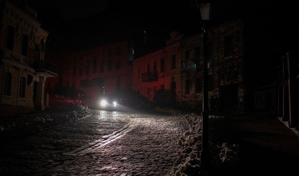 Ataques rusos dejan 15 muertos en una Ucrania sin luz ni agua