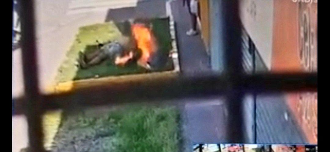 IMPACTANTE VIDEO  Brutal ataque- prendieron fuego a una mujer en situacioacuten de calle