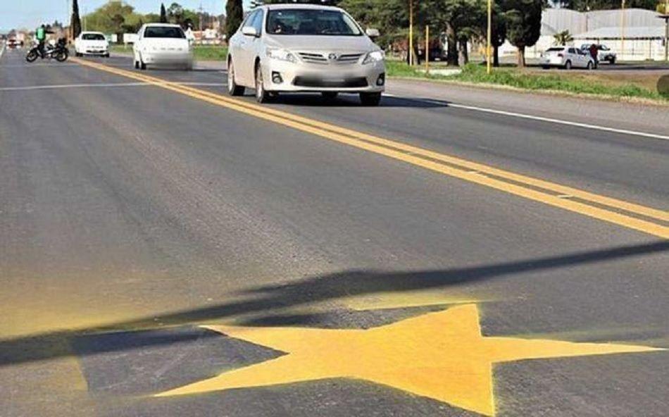 Pintan estrellas amarillas en las rutas santiaguentildeas para honrar ausencias