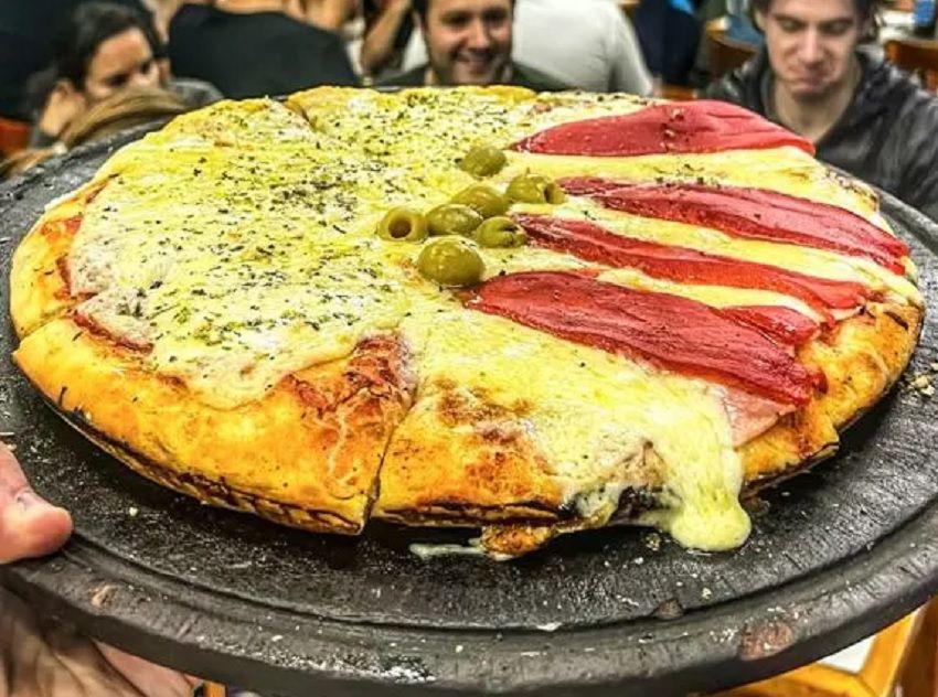 Diacutea mundial de la pizza- coacutemo nacioacute El Cuartito la mejor de Buenos Aires