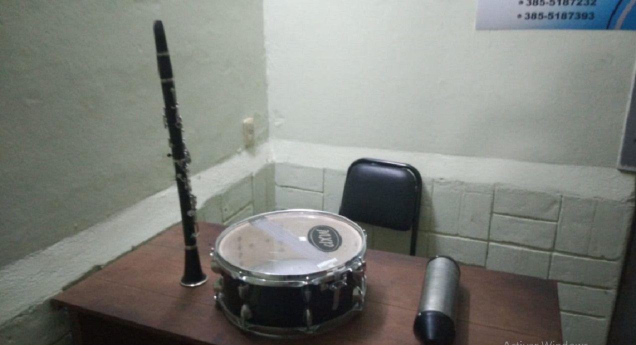 Recuperan instrumentos robados a la Banda de Muacutesica de Friacuteas y detienen a un adolescente