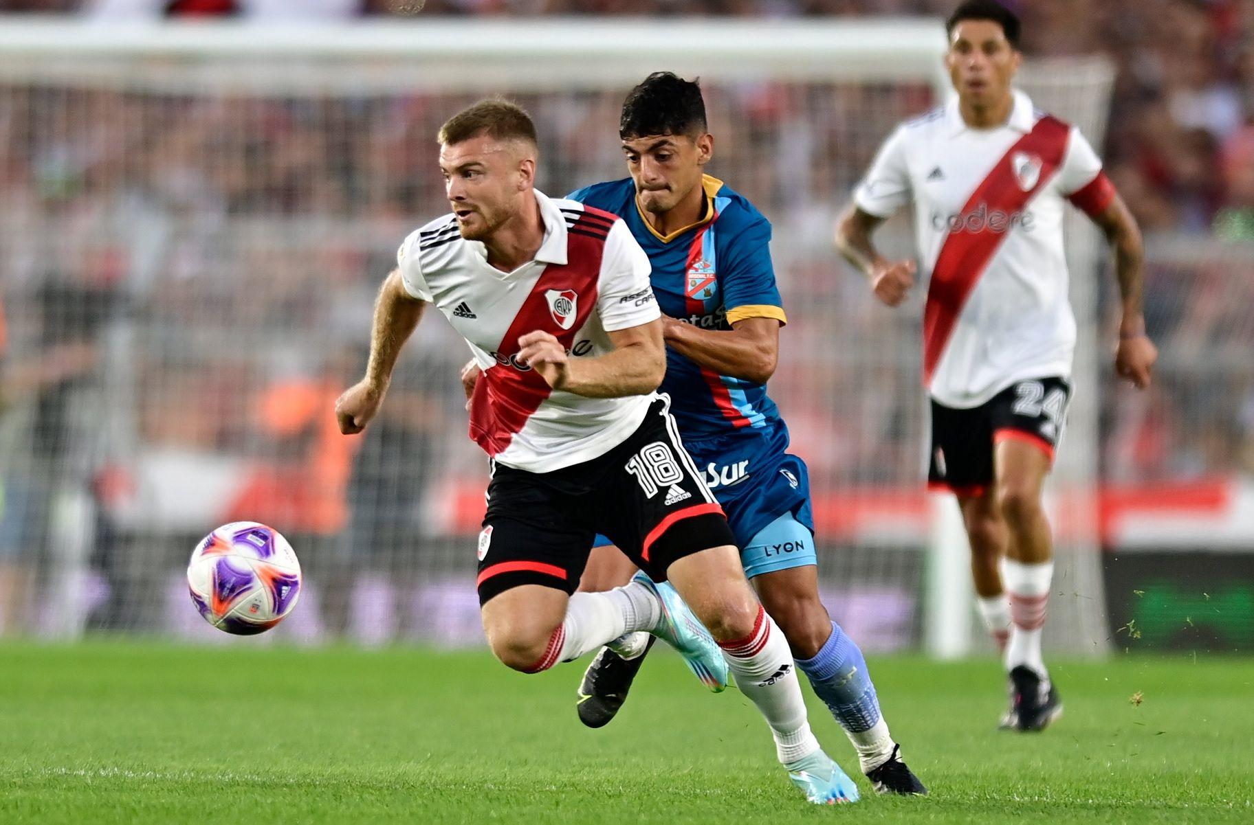 River no pudo concretar sus chances y cayoacute contra Arsenal en el Monumental