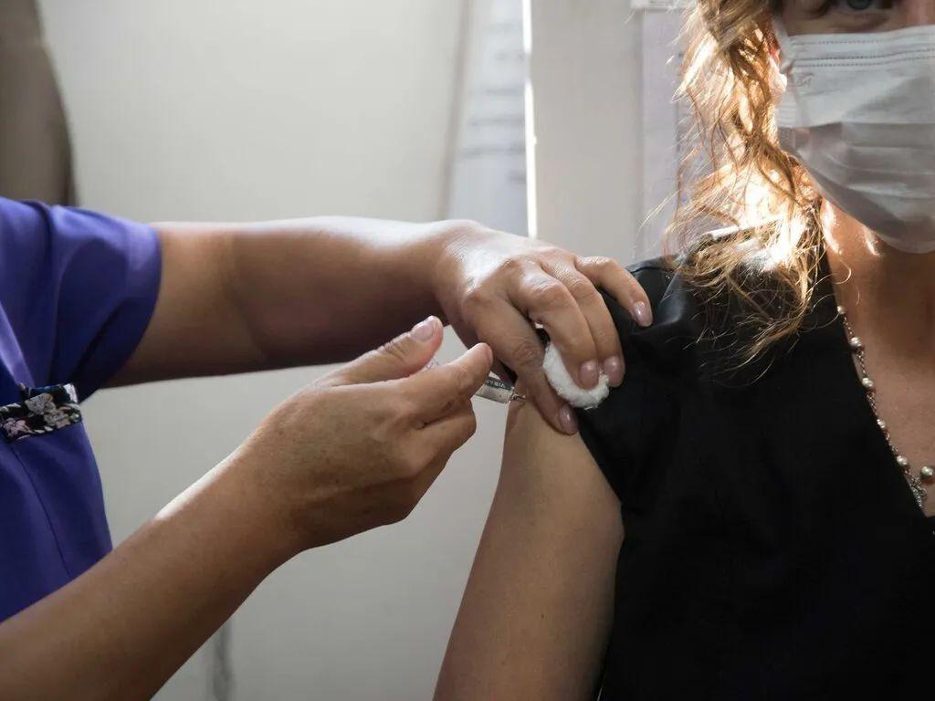 Exhortan a los grupos de riesgo a aplicarse la vacuna contra la gripe